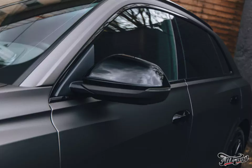 Оклеили Audi Q8 серым матовым полиуретаном, установили усиленные тормозные диски и колодки, окрасили суппорта, сделали антихром, произвели комплекс детейлинг-услуг